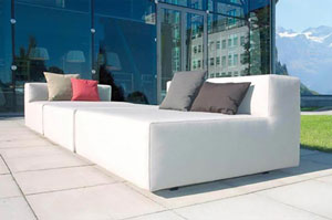 Exklusive Gartenmöbel vom Designer für Outdoor und Indoor: 3-teiliges Balkonsofa auf der Terrasse